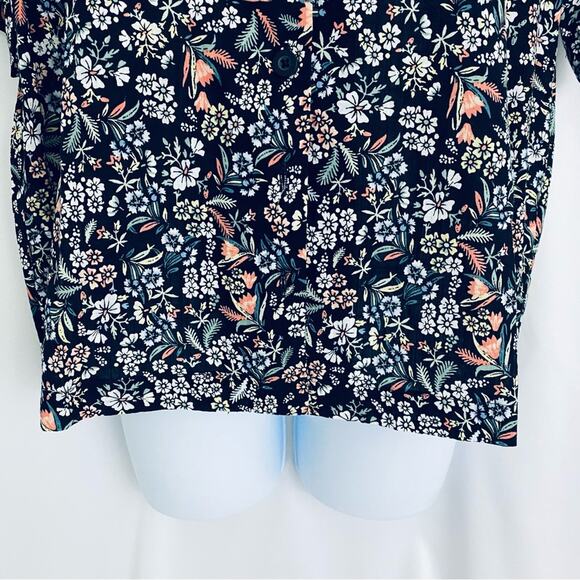 A.n.a Lightweight Floral Button Down Top Size Medium - Picture 4 of 10